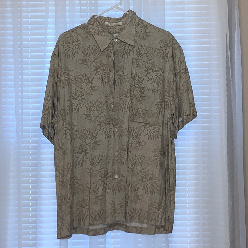 Men’s Perry Ellis casual summer button up